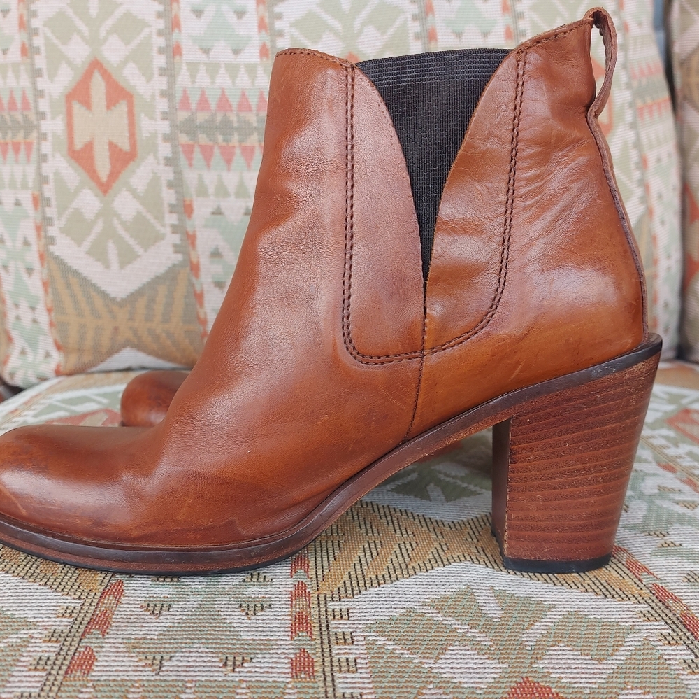 Boemos Chelsea Ankle Leather Booties Size 6 or 36  Made in Italy